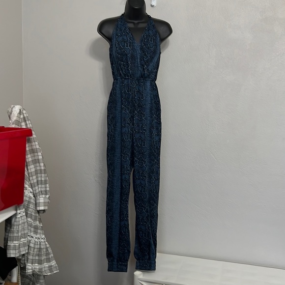 NWT BCBGMAXAZRIA Blue Python Jumpsuit Size XS - Picture 4 of 16